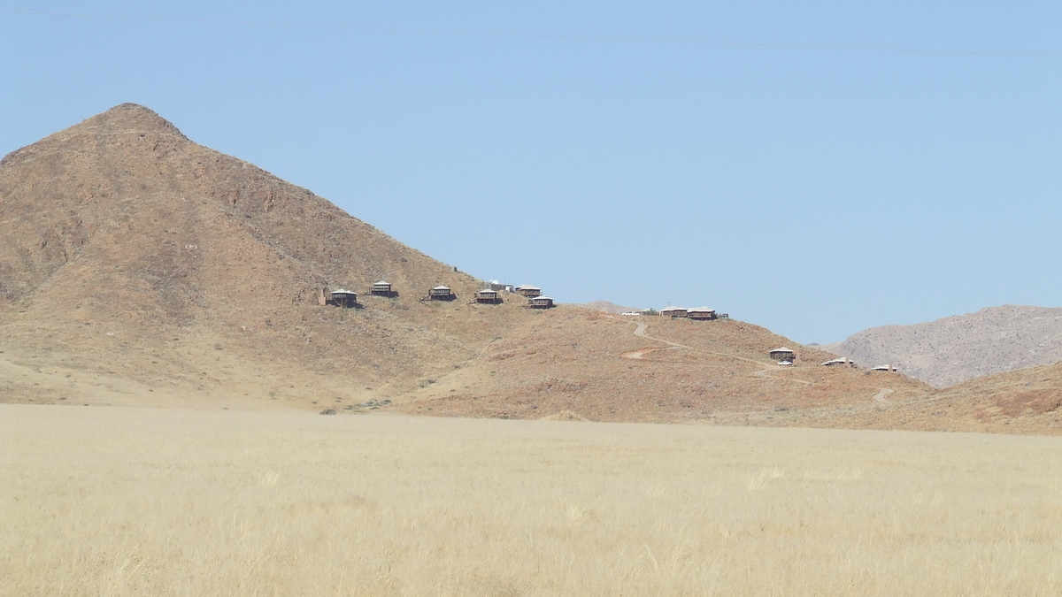 Namibia: „Moon Mountain Lodge“ in der Nähe der C19