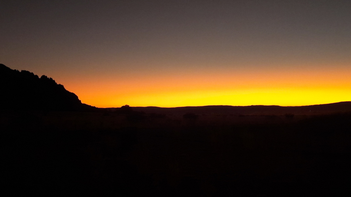 Namibia: Abendrot im „Desert Camp“