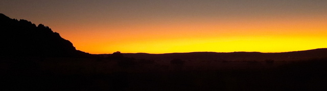 Namibia: Abendrot im „Desert Camp“